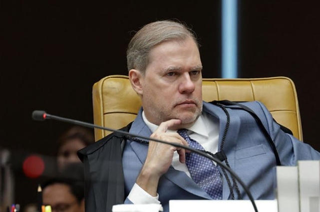 Viagem de Toffoli e Arruda Botelho em jatinho de empresário reacende debate sobre possível conflito de interesses