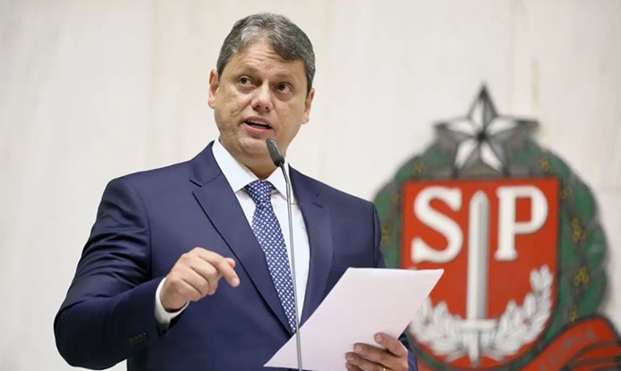 Moraes envia à PGR pedido para investigar Tarcísio por suposta obstrução de Justiça