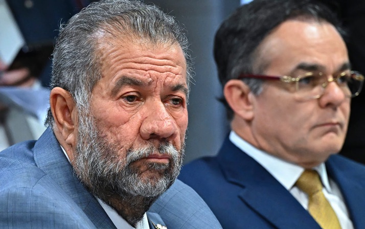 Deputados trocam acusações em CPMI do INSS durante depoimento de Carlos Lupi