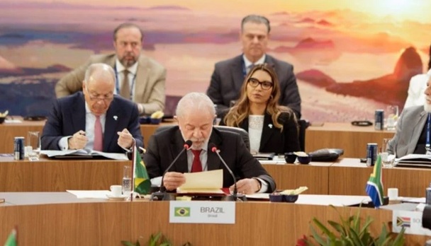 Janja volta a ganhar protagonismo em cúpula do Brics marcada por ausências e impasses diplomáticos