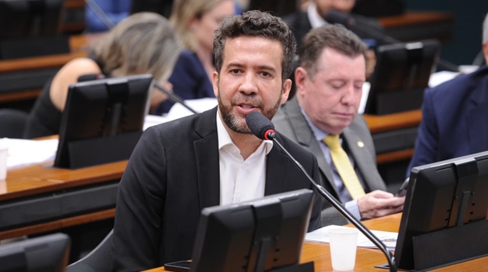Janones é afastado por 3 meses da Câmara após embate com Nikolas Ferreira